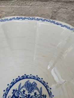 Ancien grand saladier Gien modèle Rouen arabesques bleu 30x14cm