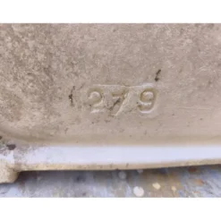 Ancien lavabo en céramique émaillé blanc