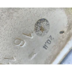 Ancien lavabo en céramique émaillé blanc