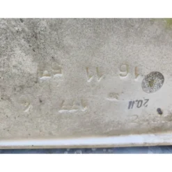 Ancien lavabo en céramique émaillé blanc