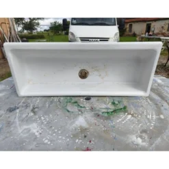 Ancien lavabo en céramique émaillé blanc