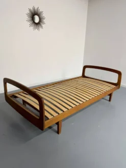 Ancien Lit daybed design Jacques Hauville pour BEMA 1950