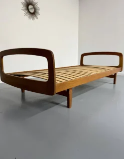 Ancien Lit daybed design Jacques Hauville pour BEMA 1950