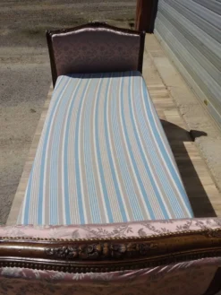 Ancien lit de style Louis XV