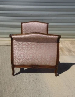 Ancien lit de style Louis XV