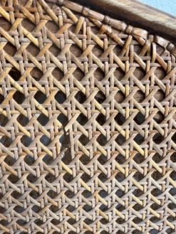 Ancien lit en bois et cannage
