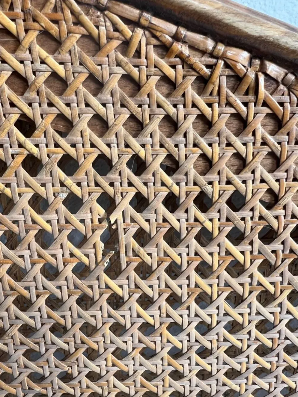 Ancien lit en bois et cannage