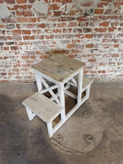 Ancien marchepied / escabeau en bois patiné – style brocante campagne