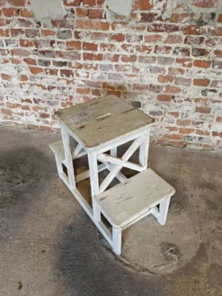 Ancien marchepied / escabeau en bois patiné – style brocante campagne