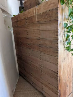 Ancien meuble à casiers en pin – 24 compartiments