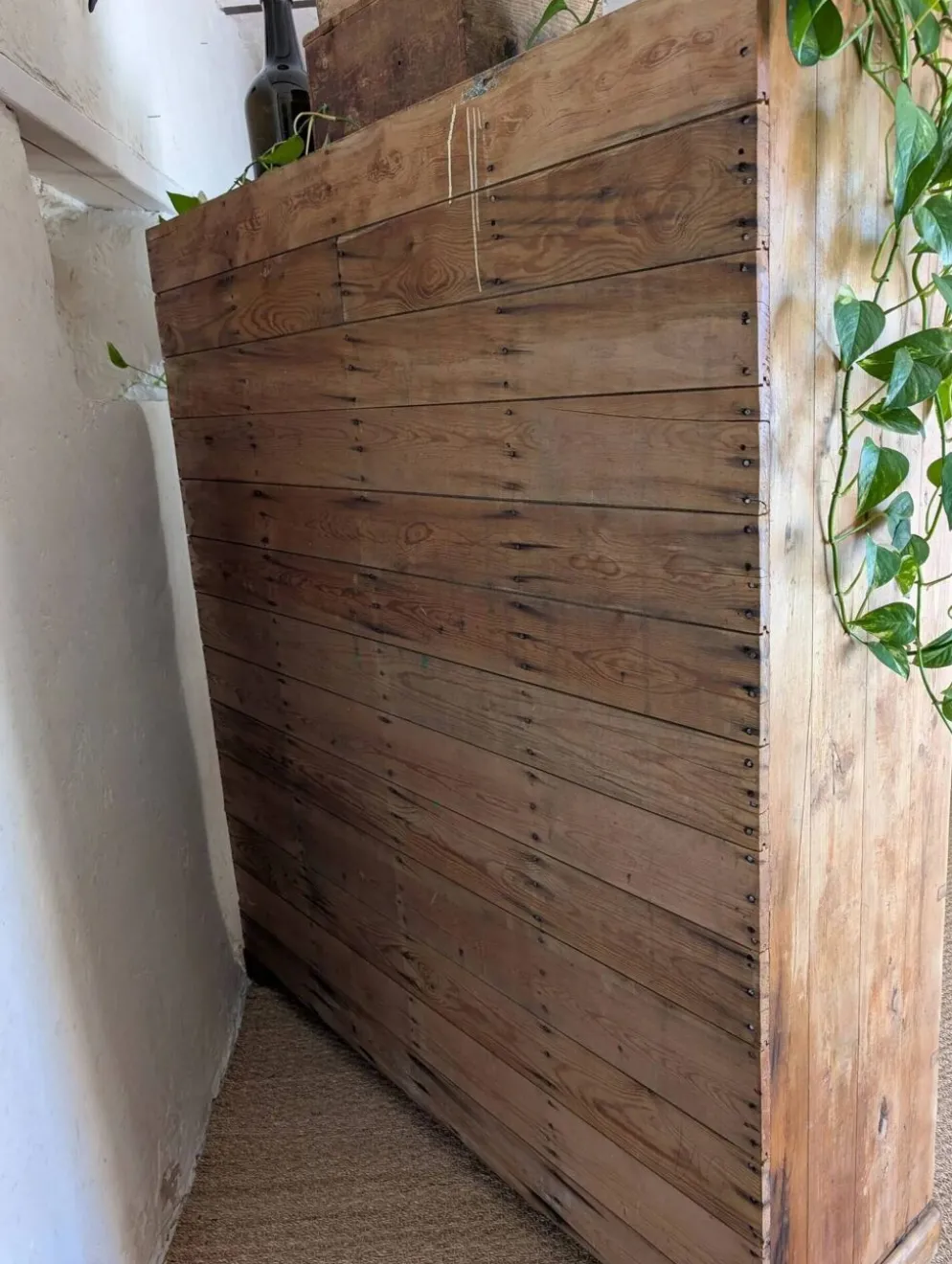Ancien meuble à casiers en pin – 24 compartiments