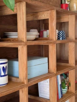 Ancien meuble à casiers en pin – 24 compartiments