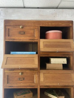 Ancien meuble à clapets