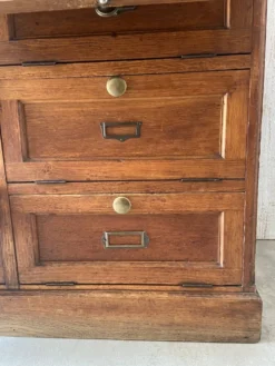 Ancien meuble à clapets