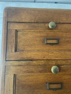 Ancien meuble à clapets