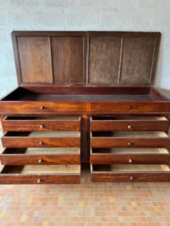 Ancien meuble de magasin
