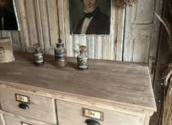 Ancien meuble de métier