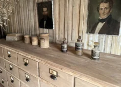 Ancien meuble de métier