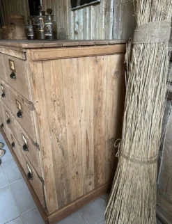 Ancien meuble de métier