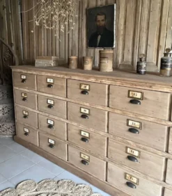 Ancien meuble de métier