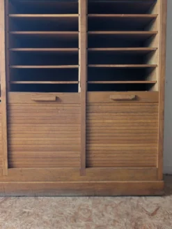 Ancien meuble de métier, classeur à rideaux en chêne
