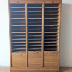 Ancien meuble de métier, classeur à rideaux en chêne