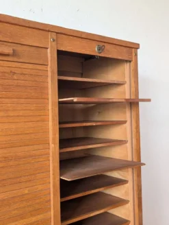 Ancien meuble de métier, classeur à rideaux en chêne