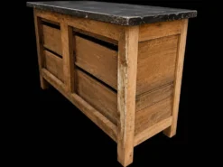 Ancien meuble de métier en bois avec plateau en pierre