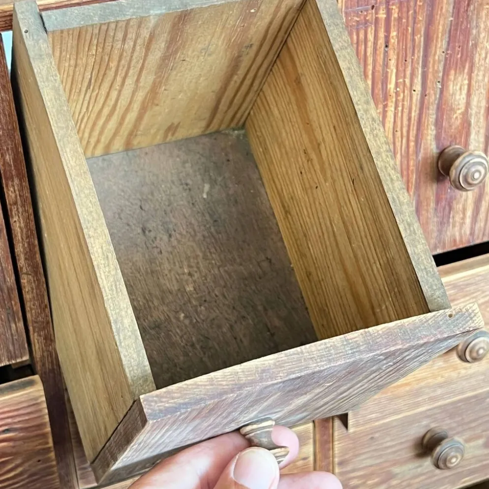 Ancien meuble de métier en pin à 19 tiroirs - Style apothicaire