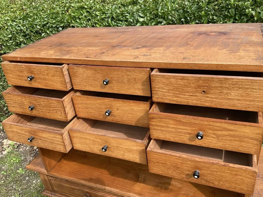 Ancien meuble de métier à poser en bois massif