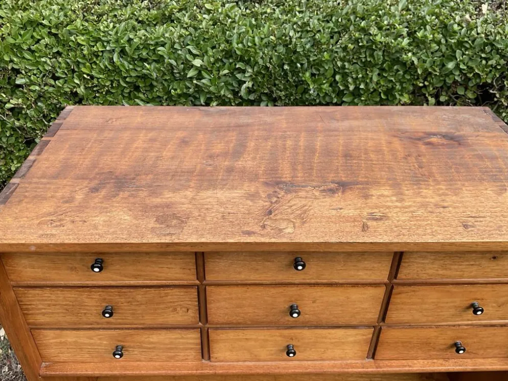 Ancien meuble de métier à poser en bois massif