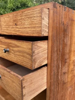 Ancien meuble de métier à poser en bois massif