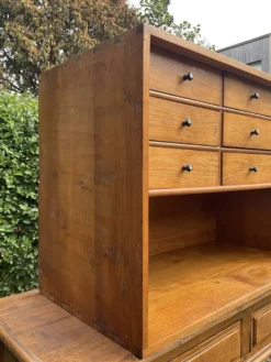 Ancien meuble de métier à poser en bois massif