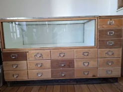 Ancien meuble de métier (quincallerie) à tiroirs début XXème