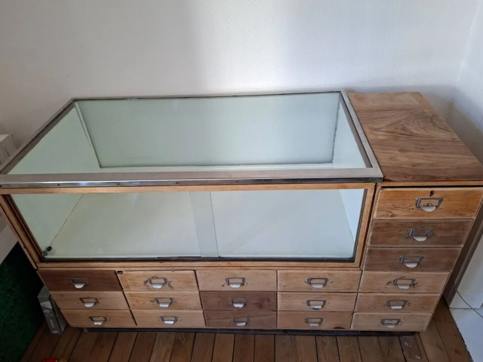 Ancien meuble de métier (quincallerie) à tiroirs début XXème