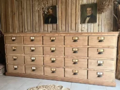 Ancien meuble de métier à tiroirs