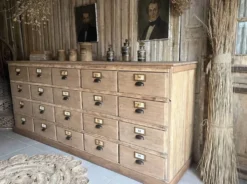 Ancien meuble de métier à tiroirs