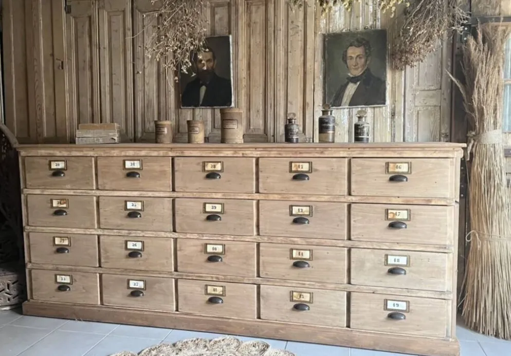 Ancien meuble de métier à tiroirs