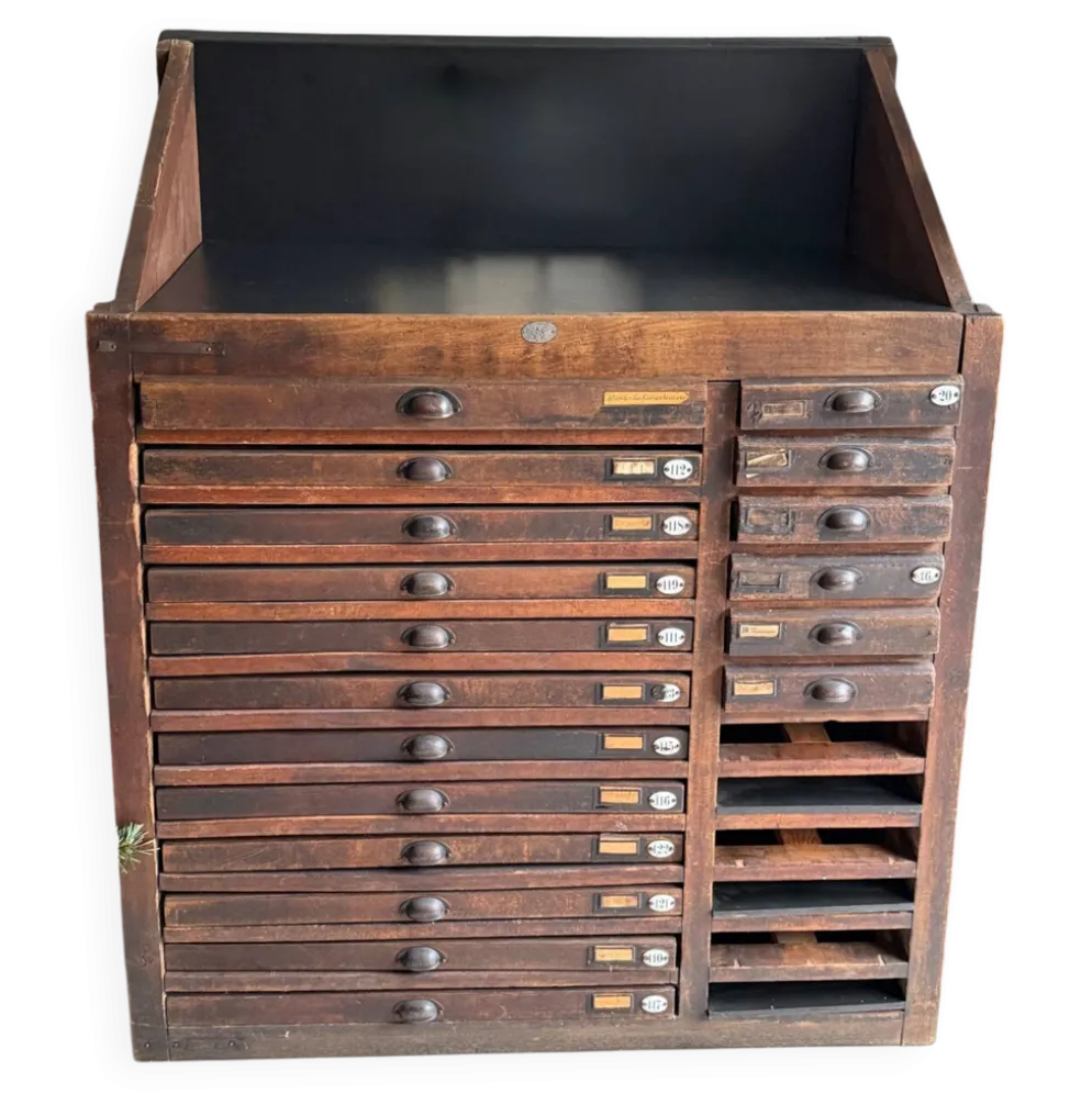Ancien meuble de métier à tiroirs