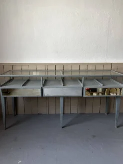 Ancien meuble de présentation de grand magasin – vitrine de bijouterie