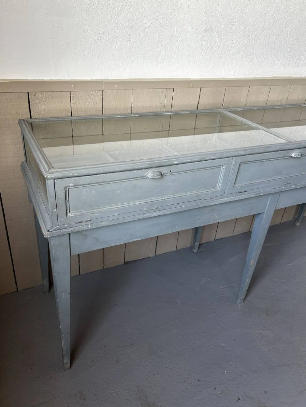 Ancien meuble de présentation de grand magasin – vitrine de bijouterie