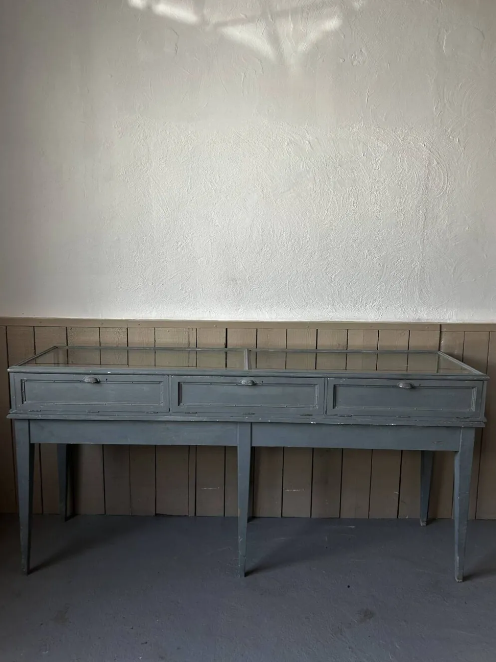 Ancien meuble de présentation de grand magasin – vitrine de bijouterie