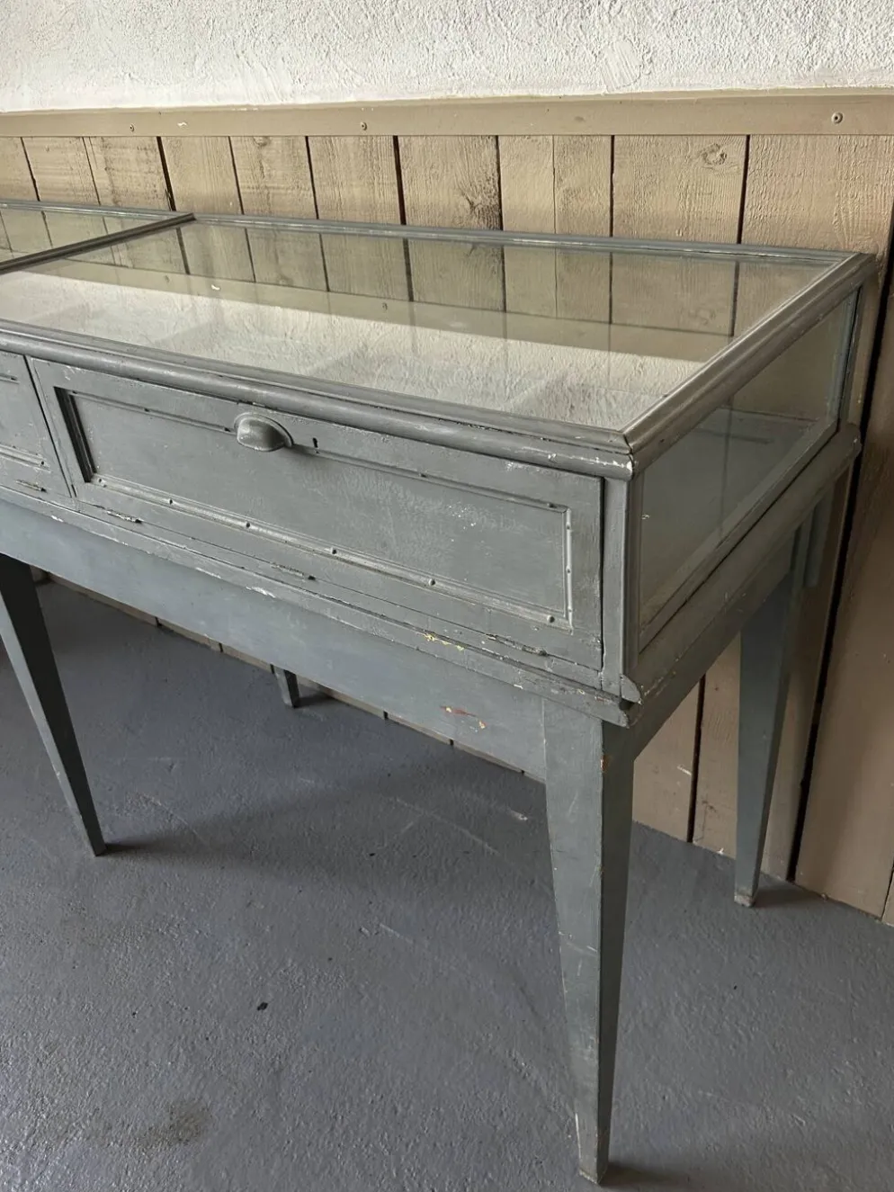Ancien meuble de présentation de grand magasin – vitrine de bijouterie
