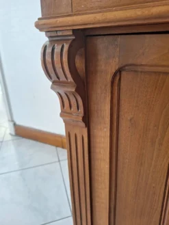 Ancien meuble de salle de bain avec marbre