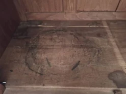 Ancien meuble de salle de bain avec marbre