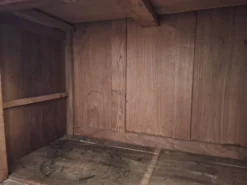 Ancien meuble de salle de bain avec marbre
