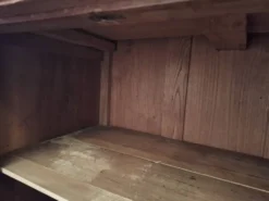 Ancien meuble de salle de bain avec marbre