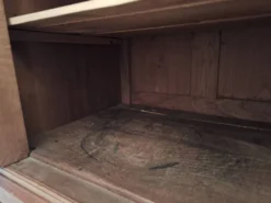 Ancien meuble de salle de bain avec marbre