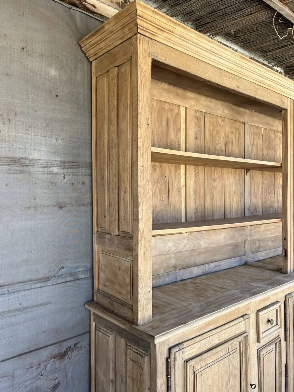 Ancien meuble d’office chêne bois brut