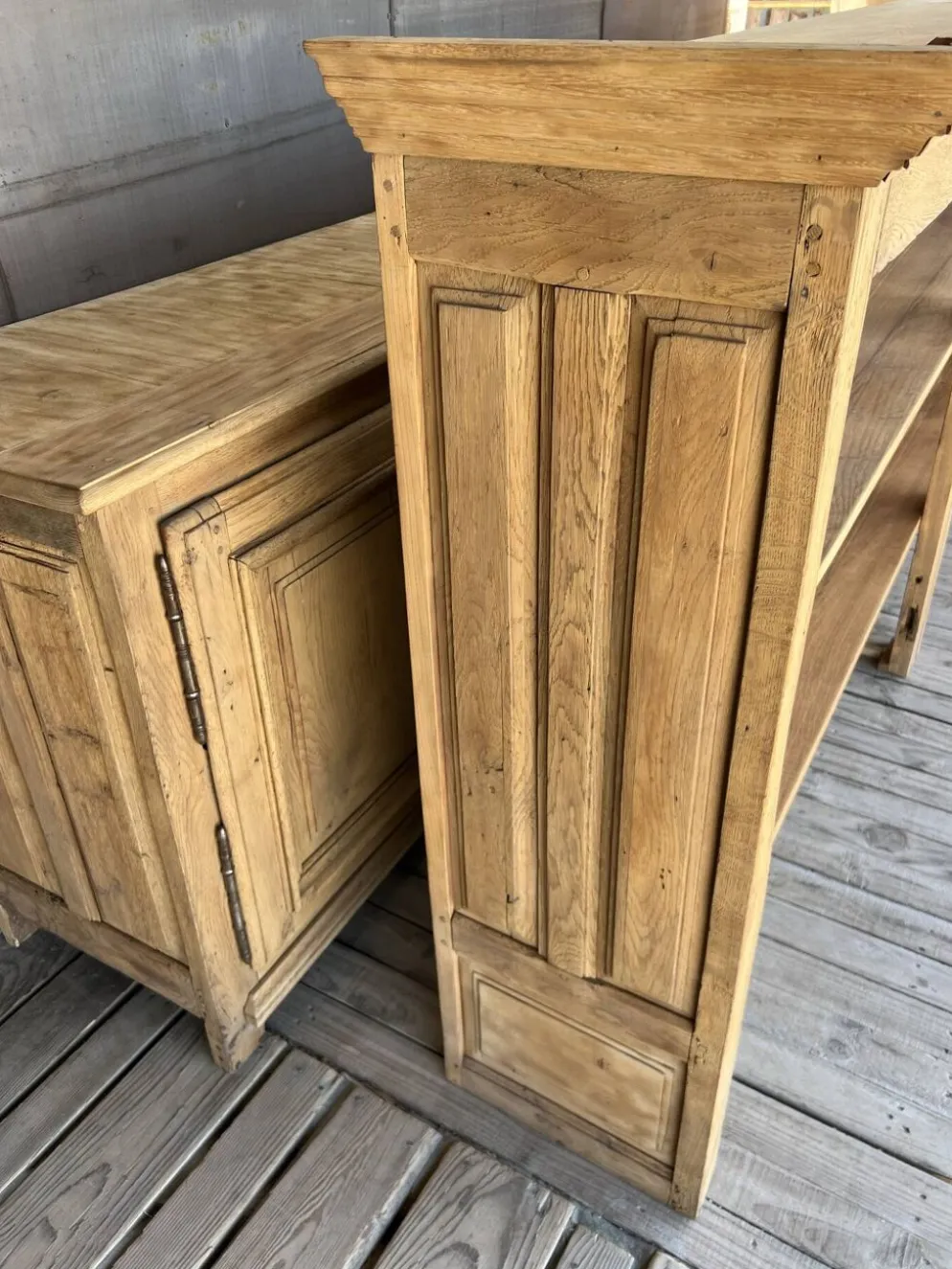 Ancien meuble d’office chêne bois brut